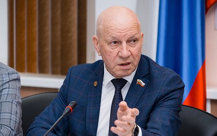 Средняя зарплата школьного учителя в Оренбуржье –  не менее 45 тыс. 400 рублей